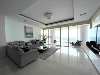 คอนโดนี้มี 3 ห้องนอน  อยู่ในโครงการ คอนโดมิเนียมชื่อ The Residences @ Dream Pattaya 