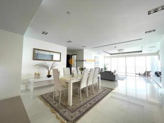 คอนโดนี้มี 3 ห้องนอน  อยู่ในโครงการ คอนโดมิเนียมชื่อ The Residences @ Dream Pattaya 