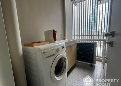 1-BR Condo at The Room Sukhumvit 21 near MRT Sukhumvit