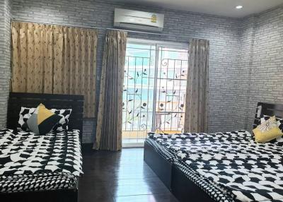 Townhouses for sale and rent 3 bedrooms near Nimman