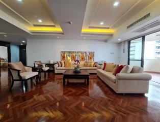 Renovated 3 Bedroom Apartment in Asoke