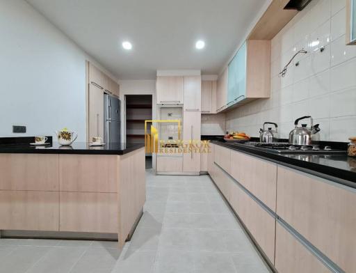 Renovated 3 Bedroom Apartment in Asoke