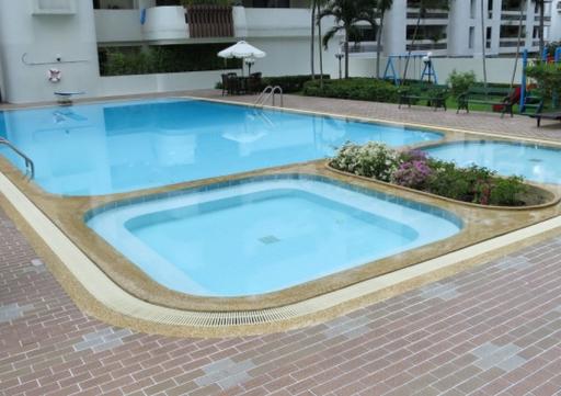 Renovated 3 Bedroom Apartment in Asoke