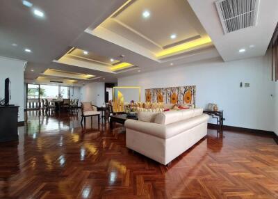 Renovated 3 Bedroom Apartment in Asoke