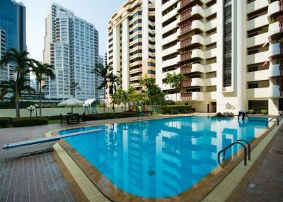 Renovated 3 Bedroom Apartment in Asoke