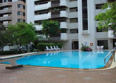 Renovated 3 Bedroom Apartment in Asoke