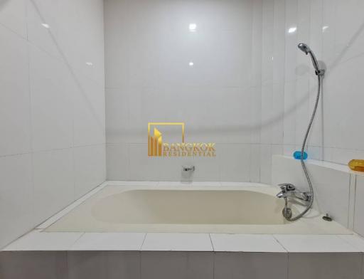 Renovated 3 Bedroom Apartment in Asoke