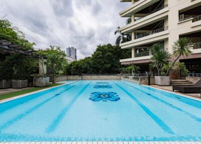 4 Bed Townhouse in Phrom Phong