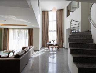 2 Bed Apartment in Phra Khanong