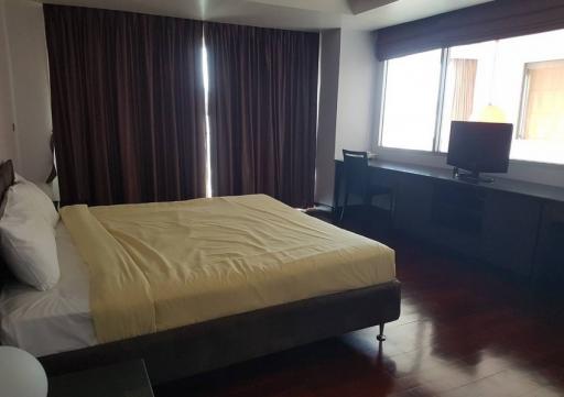 2 Bedroom Duplex Apartment in Phra Khanong