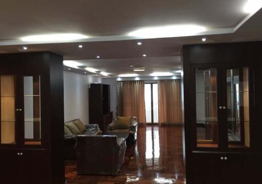 Regent on the Park 1  3 Bed Condo For Rent in Phrom Phong
