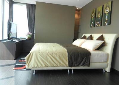Le Luk Sky Walk  2 Bed Condo For Rent in Phra Khanong