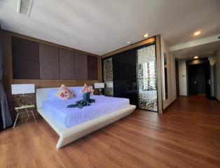 All Seasons Mansion  5 Bedroom Penthouse For Rent in Ploenchit