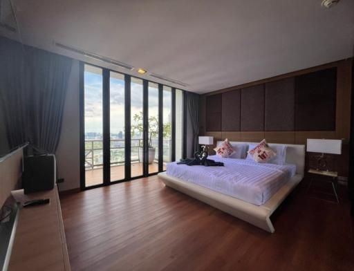 All Seasons Mansion  5 Bedroom Penthouse For Rent in Ploenchit