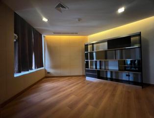 All Seasons Mansion  5 Bedroom Penthouse For Rent in Ploenchit