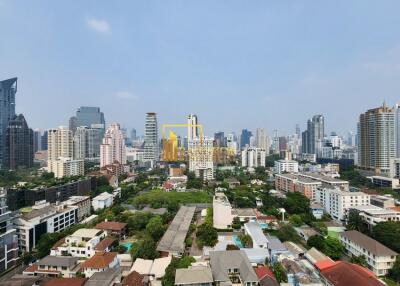 Enormous 4 Bedroom Serviced Apartment in Phrom Phong