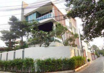 91 Residence  Modern 4 Bedroom House For Rent in Ekkamai