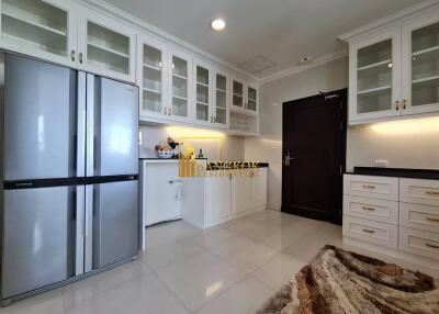 Very Spacious 4 Bed Serviced Apartment With Large Terrace in Phrom Phong
