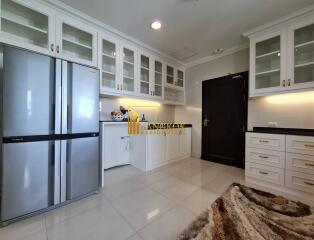 Very Spacious 4 Bed Serviced Apartment With Large Terrace in Phrom Phong