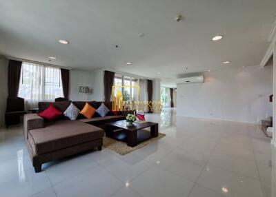 Very Spacious 4 Bed Serviced Apartment With Large Terrace in Phrom Phong