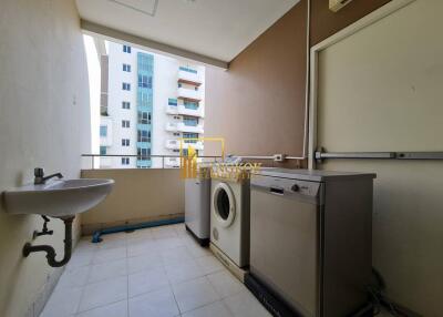 Very Spacious 4 Bed Serviced Apartment With Large Terrace in Phrom Phong