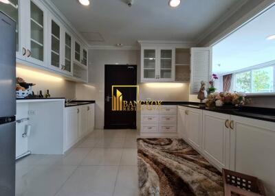 Very Spacious 4 Bed Serviced Apartment With Large Terrace in Phrom Phong