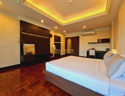 Luxurious 4 Bed Duplex Penthouse in Phloenchit