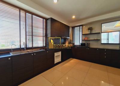 Luxurious 4 Bed Duplex Penthouse in Phloenchit