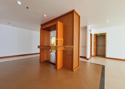 Large 4 Bedroom Penthouse Apartment in Phrom Phong