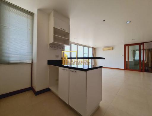 Large 4 Bedroom Penthouse Apartment in Phrom Phong