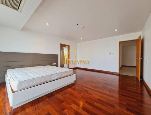 Large 4 Bedroom Penthouse Apartment in Phrom Phong