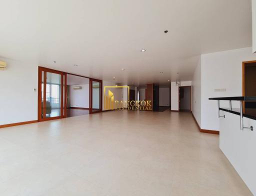 Large 4 Bedroom Penthouse Apartment in Phrom Phong