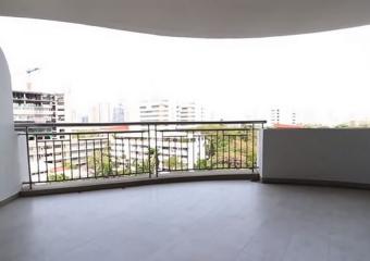 Baan Suan Plu Condominium  Large 3 Bedroom Property in Sathorn