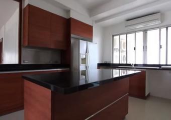 Baan Suan Plu Condominium  Large 3 Bedroom Property in Sathorn