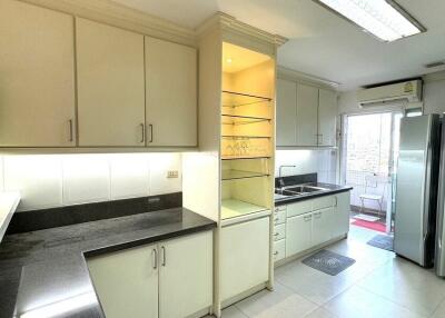 Richmond Palace  Comfortable 3 Bedroom Property in Phrom Phong