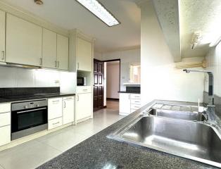 Richmond Palace  Comfortable 3 Bedroom Property in Phrom Phong