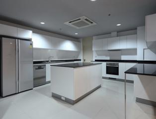 High Quality 3 Bedroom Apartment in Sukhumvit 39