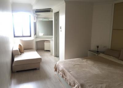 Fifty Fifth Tower  Spacious 3 Bedroom Condo Near Thonglor BTS