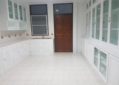 Large 5 Bedroom House For Rent in Thonglor