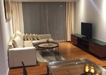 The Lakes  Luxury 2 Bed Condo For Rent in Popular Area