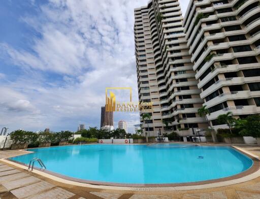 Ruamsuk Condominium  Very Spacious 3 Bedroom Condo For Rent in Phrom Phong