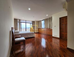 Ruamsuk Condominium  Very Spacious 3 Bedroom Condo For Rent in Phrom Phong