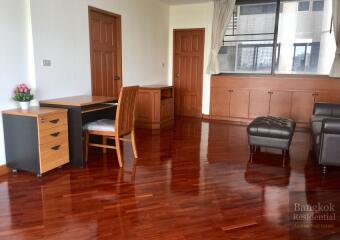 Ruamsuk Condominium  Very Spacious 3 Bedroom Condo For Rent in Phrom Phong