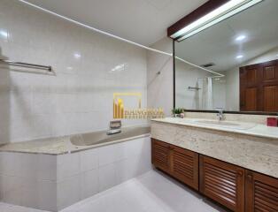 Ruamsuk Condominium  Very Spacious 3 Bedroom Condo For Rent in Phrom Phong