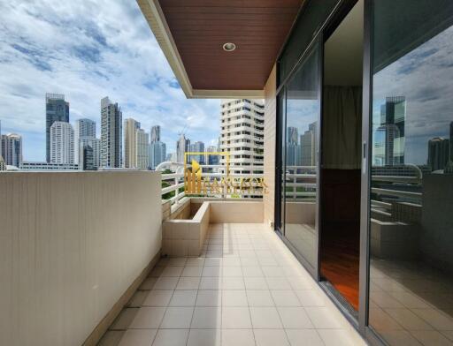 Ruamsuk Condominium  Very Spacious 3 Bedroom Condo For Rent in Phrom Phong