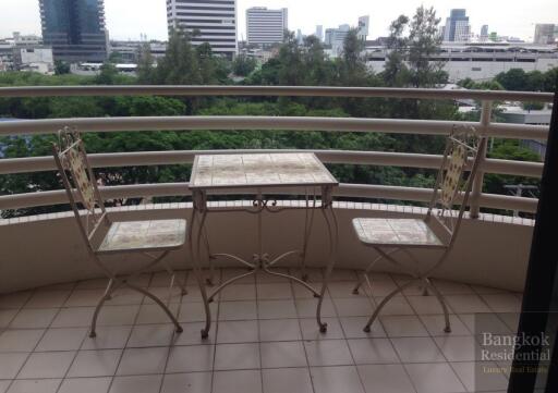 Ruamsuk Condominium  Very Spacious 3 Bedroom Condo For Rent in Phrom Phong