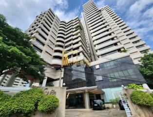 Ruamsuk Condominium  Very Spacious 3 Bedroom Condo For Rent in Phrom Phong