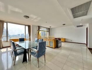 All Seasons Mansion  Spacious 3 Bedroom Property in Ploenchit