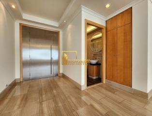 Baan Ratchadamri  Renovated 3 Bedroom Condo For Rent in Ratchadamri