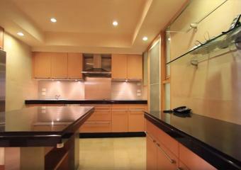 Baan Ratchadamri  Renovated 3 Bedroom Condo For Rent in Ratchadamri